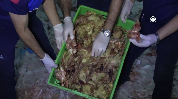 Bayram öncesi mide bulandıran görüntüler! Yakalanmasa vatandaşa yedireceklerdi - Resim: 12